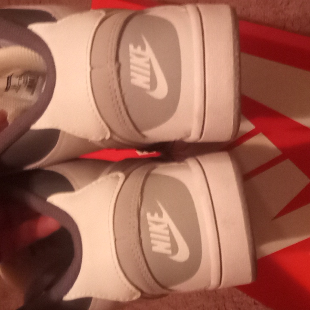 Nike - Picture 4 of 6
